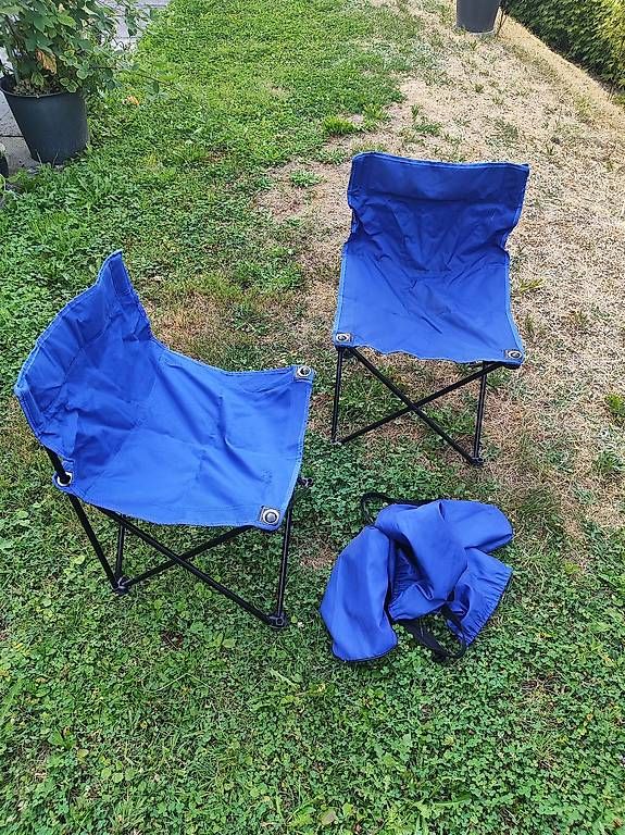 Chaises: 2x Klappbare Campingstühle Blau inkl. Tragetasche – D'occasion à Binningen par x-lemming