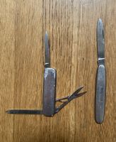 2 silber-farbene Taschenmesser