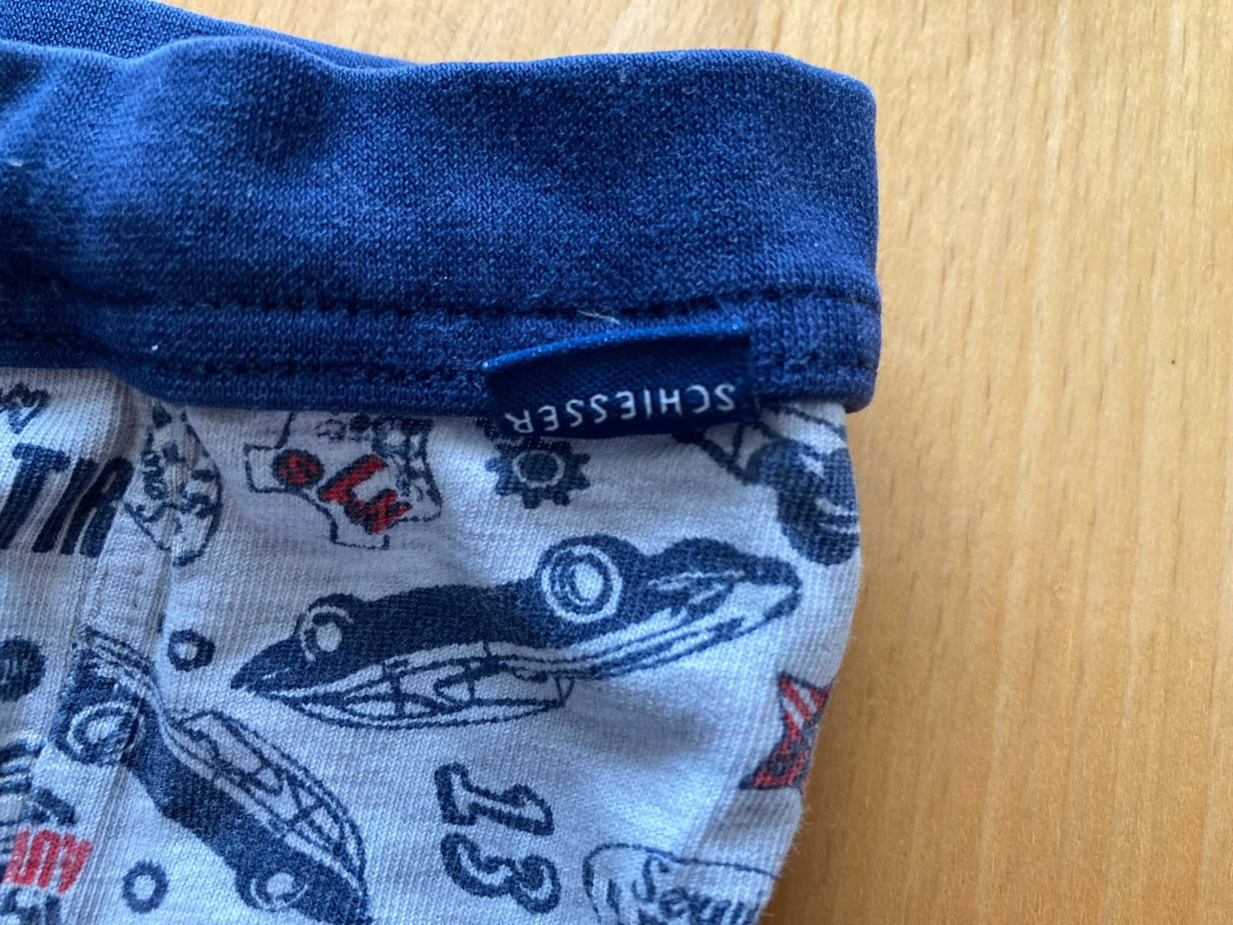Schiesser Biancheria intima: Unterhose und Unterhemd mit Auto-Motiven "Schiesser" – Usato da Muttenz venduto da Juvenile33 7