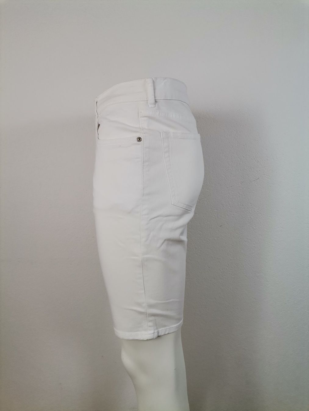 H&M Pantaloni: H&M Herren Shorts Weiss – Usato da Schaffhausen venduto da Restwert_SH 4