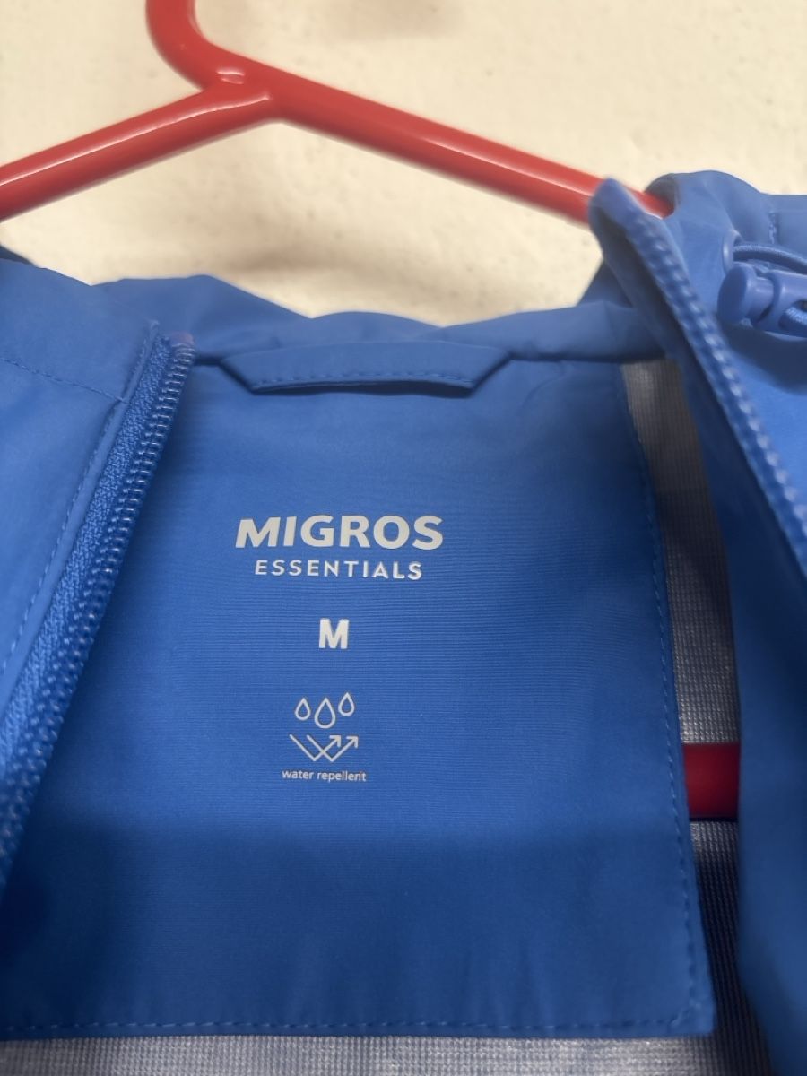 Migros Manteaux: Damen Regenjacke blau Grösse M Migros Essentials – Neuf (Voir description) à Wallisellen par ASZT 2