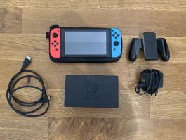 Nintendo Switch Konsole mit Zubehör guter Zustand