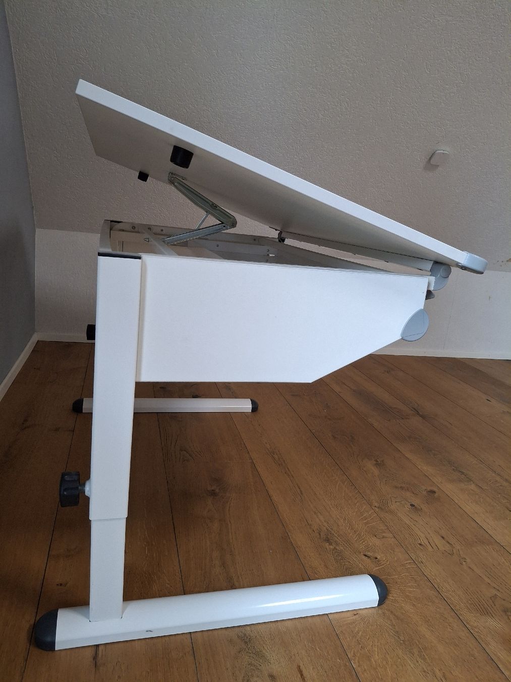 Schreibtische: Verstellbarer Kinderschreibtisch, Top Zustand, Weiss – Gebraucht aus Cham von Girasol3 7