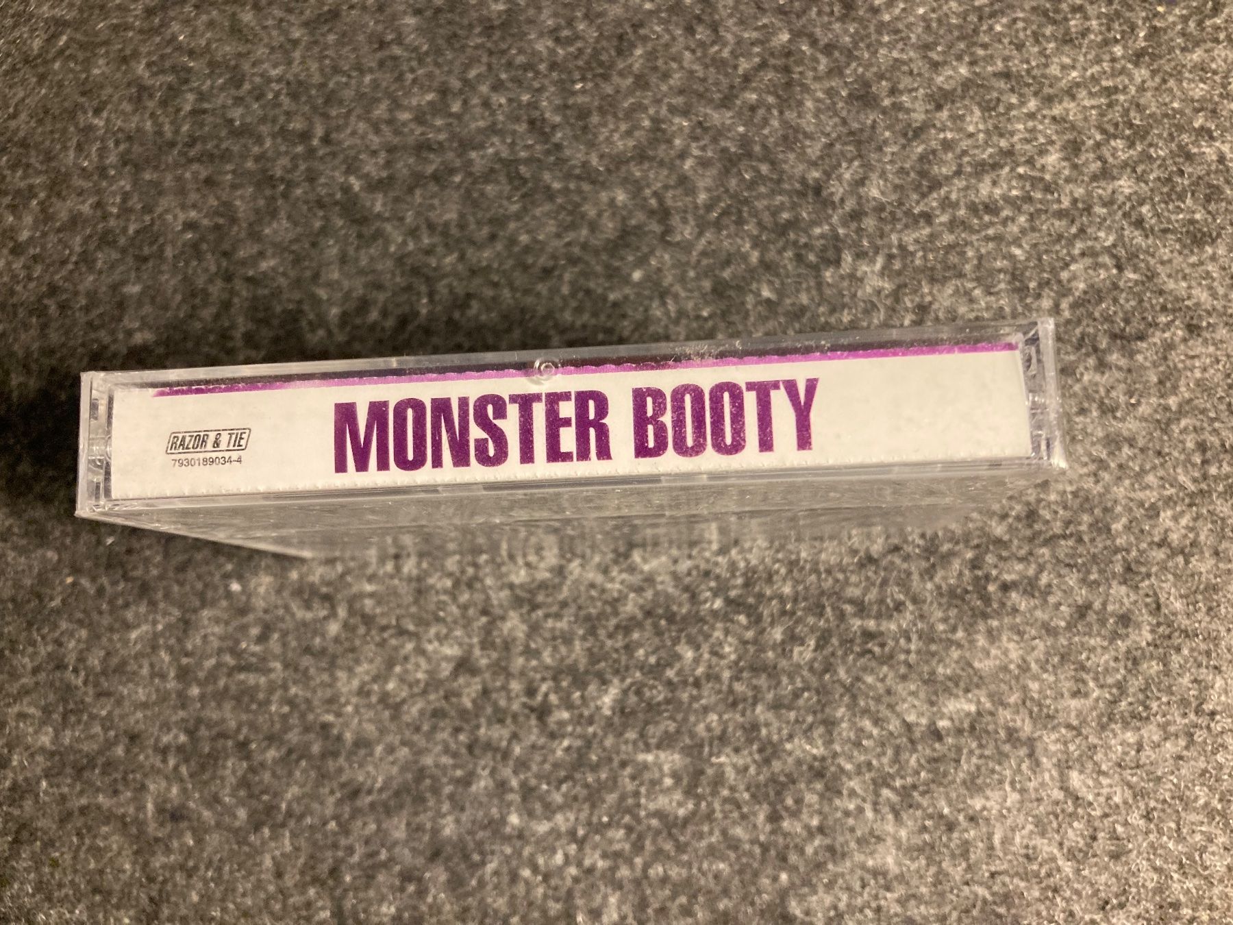Musicassette: Various - Monster Booty (MC) – Nuovo e nell'imballaggio originale da Fribourg venduto da Karushi 1