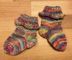 Babysocken mit Rüschenkante -ab Geburt - NEU