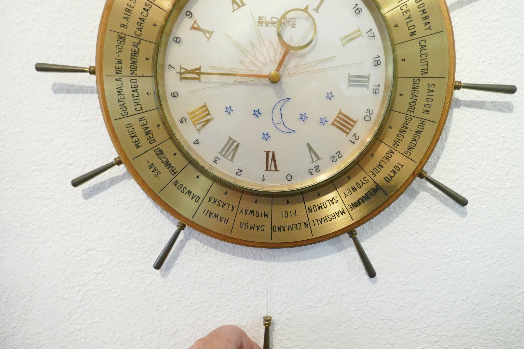Orologi: ELDOR Antike Worldtimer Wanduhr Handaufzug Holz Messing – Usato da Schaffhausen venduto da swisswatches-andmore 2