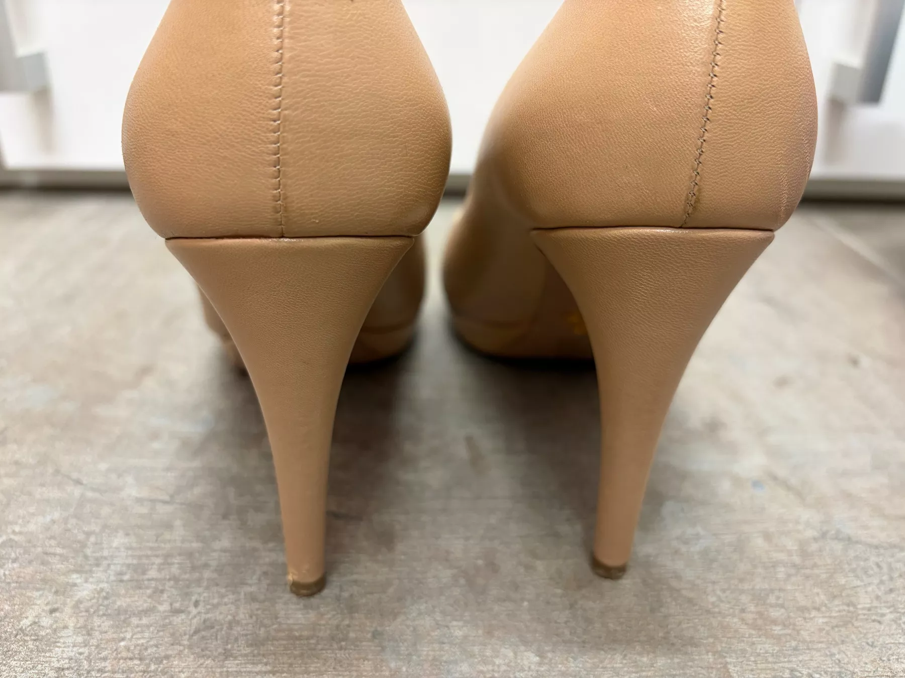 Prada Scarpe da donna: Prada Pumps, Leder beige, mit Originalbox – Usato da Uitikon Waldegg venduto da SanjaR 2