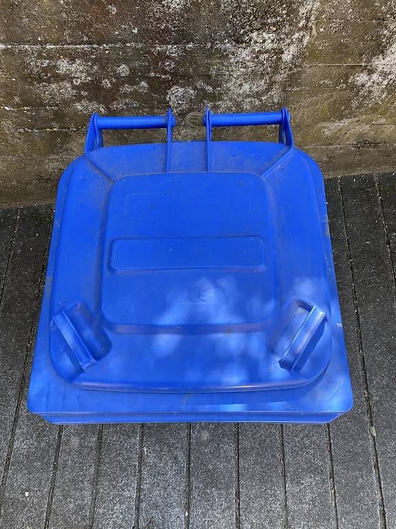 Sonstiges für Büro & Gewerbe: Kunststoffcontainer – Gebraucht aus Brügg BE von Nayeli02 2