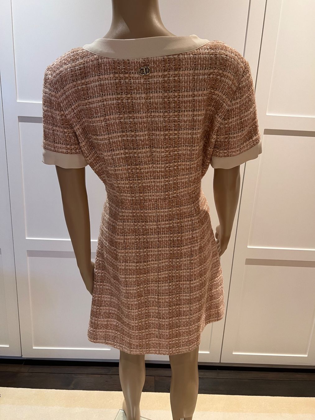 Twinset Kleider: Twin Set Bouclé Minikleid Gr. L – Gebraucht aus Kilchberg ZH von Lisavivienne 5