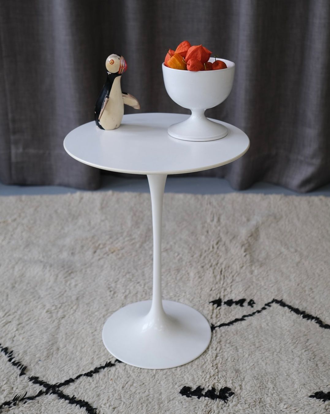 Knoll Tavoli: Eero Saarinen side table by Knoll International – Usato da Bern venduto da Zmodern_VIN 7