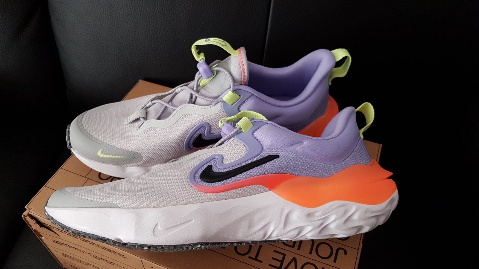 Nike Herrenschuhe: Sneakers Nike Run Flow GS Gr.38,5 – Neu und originalverpackt aus Zürich von ata_c8nh 2