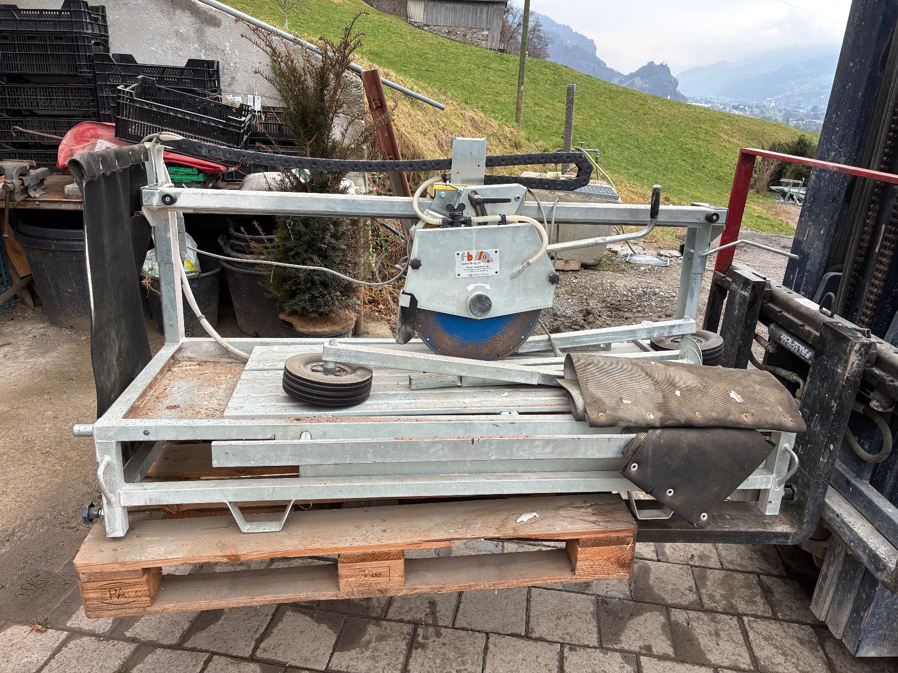 Tutte le macchine: Steintischfräse Fuhrer Bachmann – Usato da Walenstadt venduto da LudwigderZweite 2
