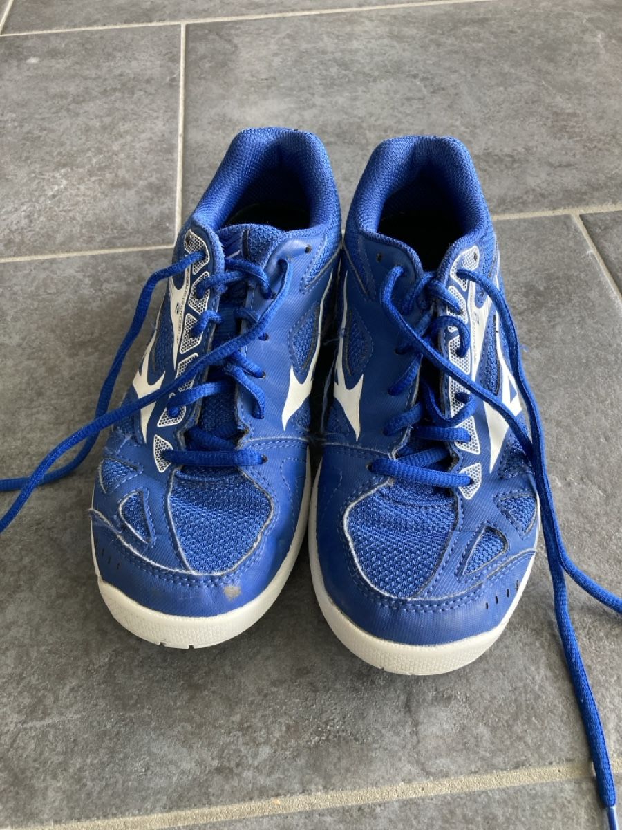 Scarpe per ragazzi: Hallenschuhe blau Gr. 36 – Usato da Uttigen venduto da daeni_83