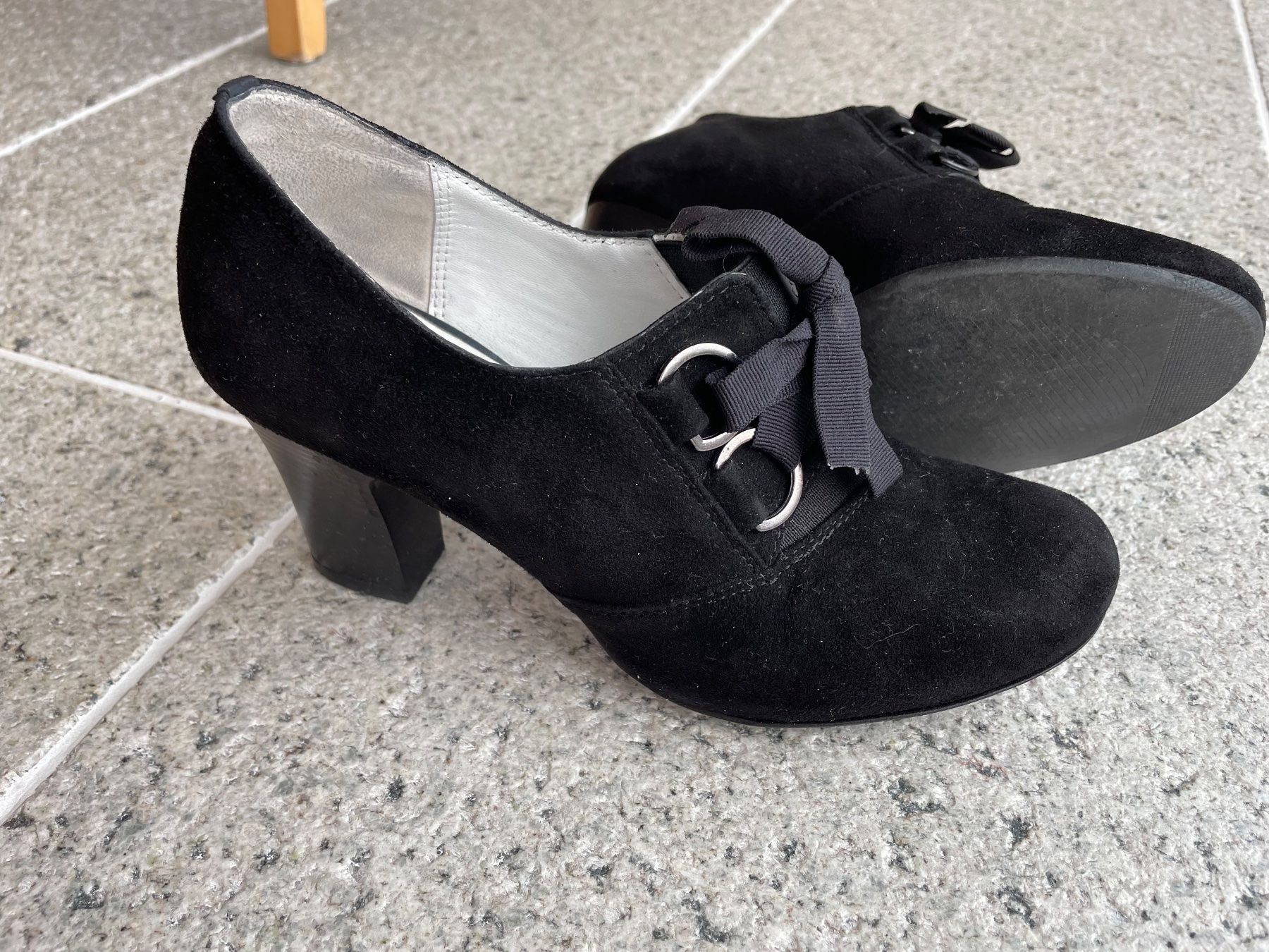 Damenschuhe: Wildleder Pumps Gr. 37 – Gebraucht aus Seedorf UR von Vita000