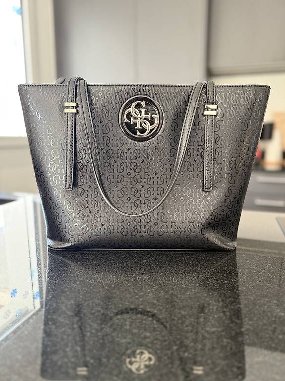 Guess Borse da donna: GUESS Handtasche – Usato da Wasen im Emmental venduto da cyn_fd6l