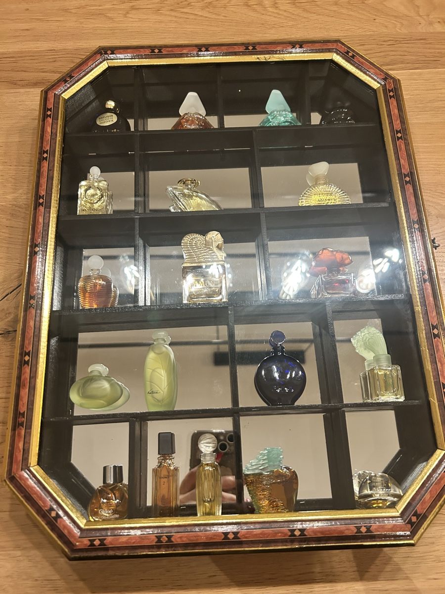 Flaconi: Sammlervitrine mit edlen Miniatur Parfümflacons. Top! – Usato da Rothrist venduto da Nadjane 5