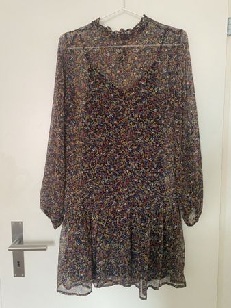Kleid mit Blumen, Grösse 34