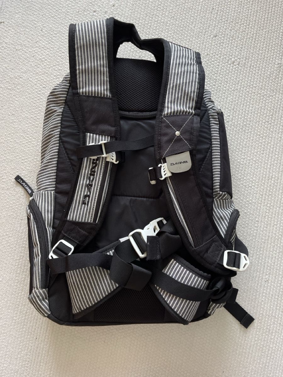 Dakine Rucksäcke: Dakine Rucksack mit Laptop Fach – Gebraucht aus Sarnen von aje_zv8j 1