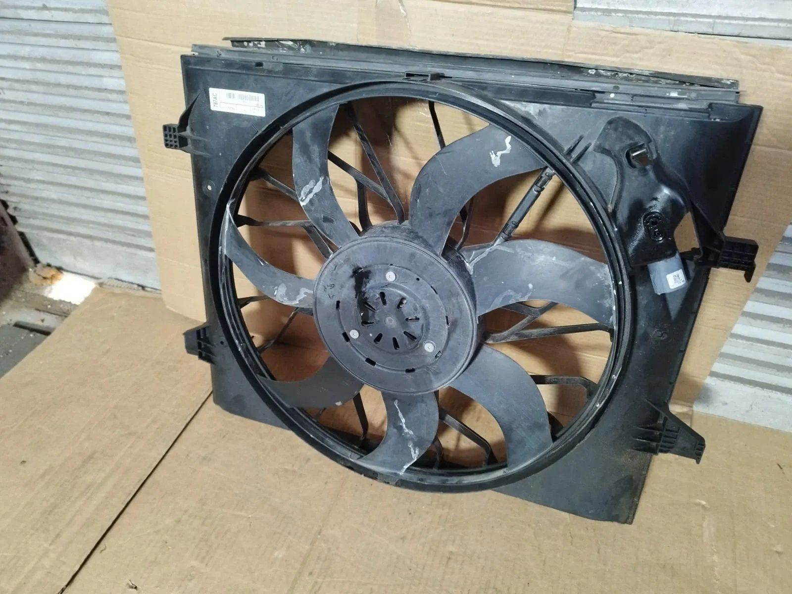 Jeep Tutti pezzi di ricambio auto: Jeep Grand Cherokee WK2 Ventilator – Usato da Zittau venduto da BB-Jeep-Teile