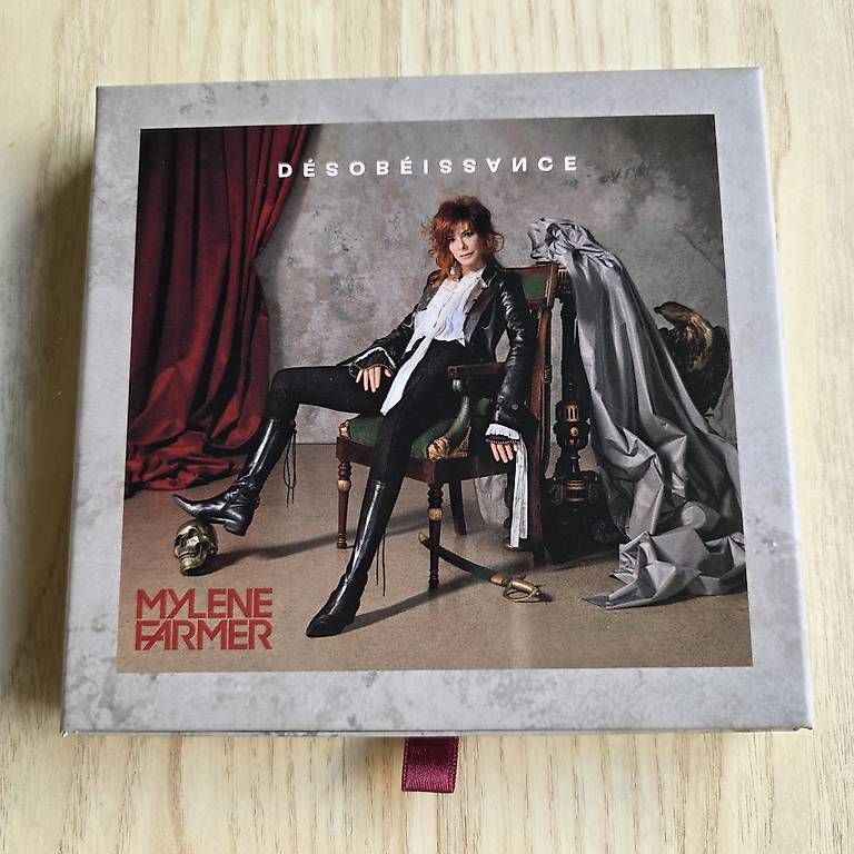 CDs: CD Mylène Farmer - Désobéissance, excellent état  – Gebraucht aus Orbe von Adaline.64 1