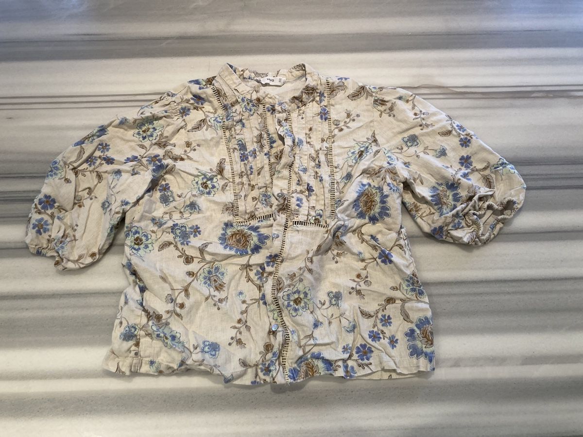 Mango Chemisiers: Damen Bluse Mango Blumenmuster, Gr. M/L – D'occasion à Morschach par leonie87