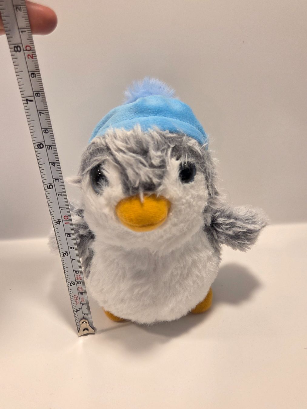 Spielzeuge: Plüschtier Pinguin mit Mütze – Gebraucht aus Zürich von Lela-Mirela 5