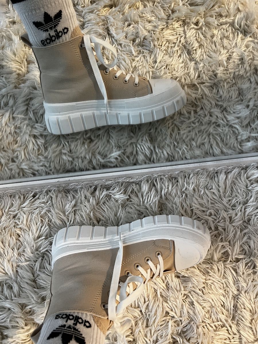Chaussures femmes: Platteau Sneaker Beige – D'occasion à Rapperswil SG par Tiniva 1