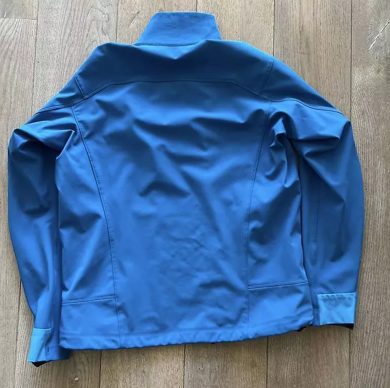 Vestes: Arcteryx Softshell S  – D'occasion à Alpnach Dorf par rerifeme 2
