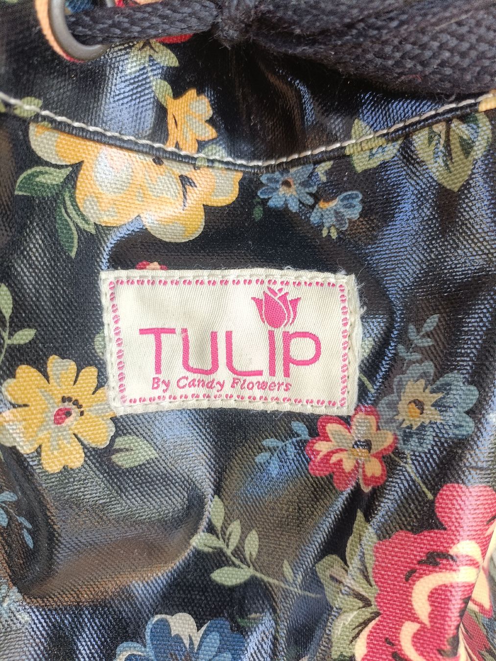 Rucksäcke: Rucksack Tulip by Candy Flowers Blumen Muster Lackoptik – Gebraucht aus Zollikofen von Prisma11 4
