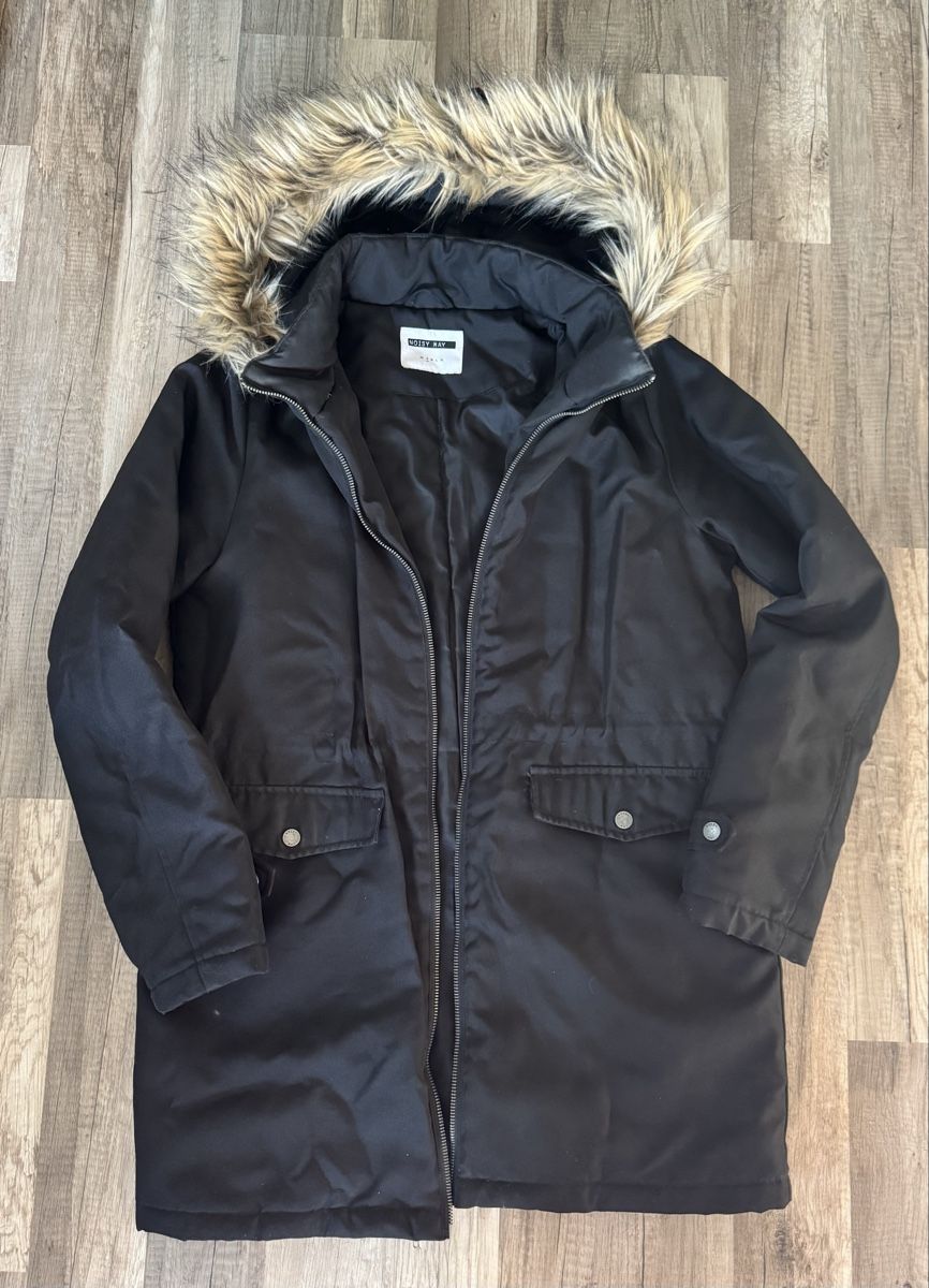 Jacken: Winterjacke schwarz Gr. S von Noisy May – Gebraucht aus Buttisholz von flavia.ml