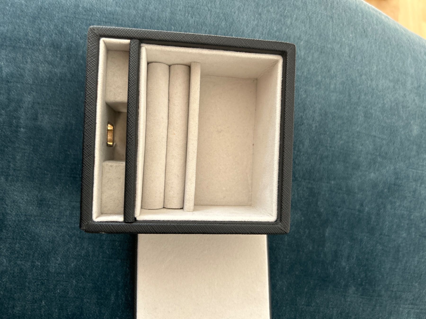 Contenitori & Simili: Stackers Phone charger box – Usato da Biel/Bienne venduto da zit_v5yc 5
