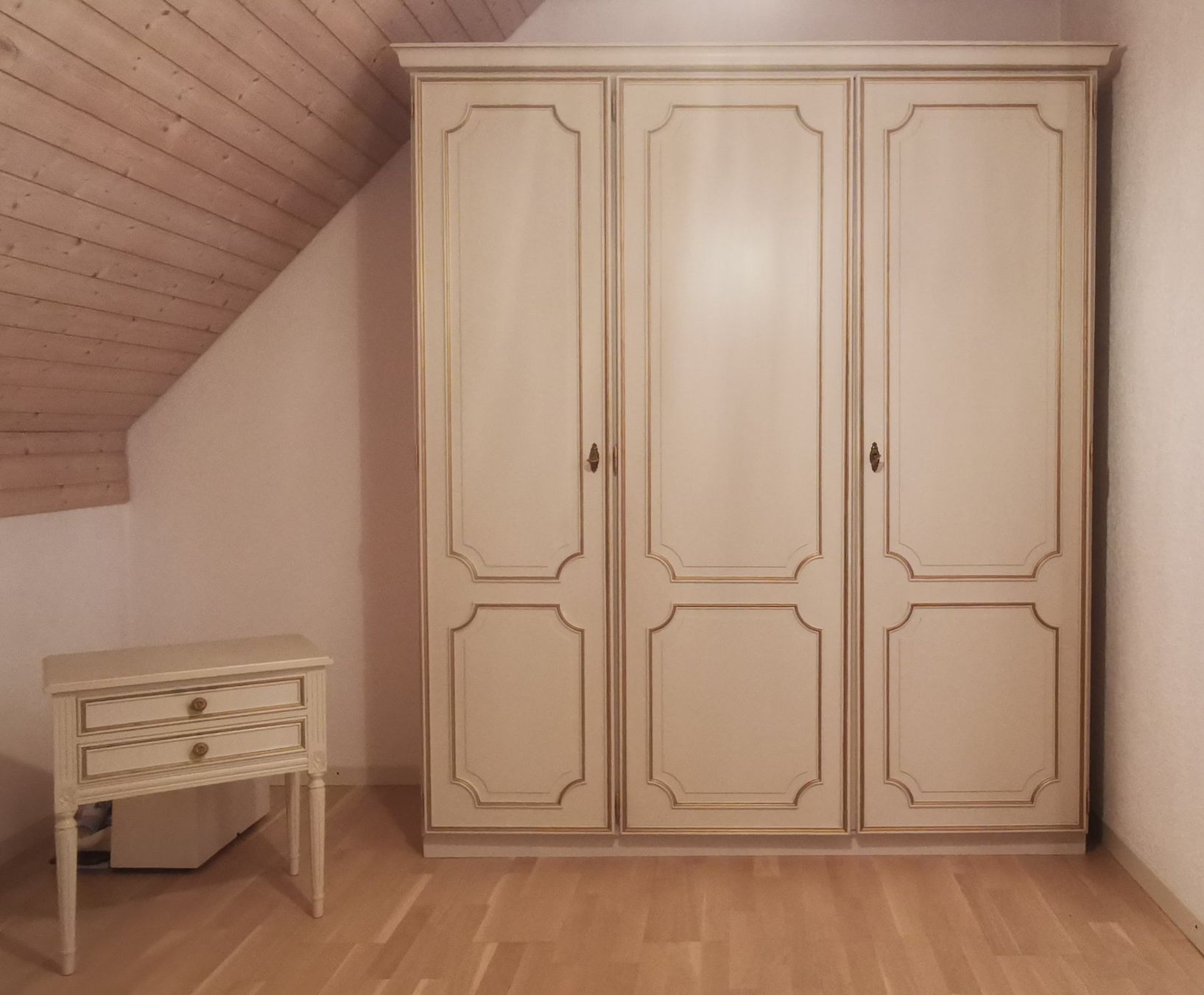 Armadi: Vintage Kleiderschrank – Difettoso da Oberwangen b. Bern venduto da Vittorio0