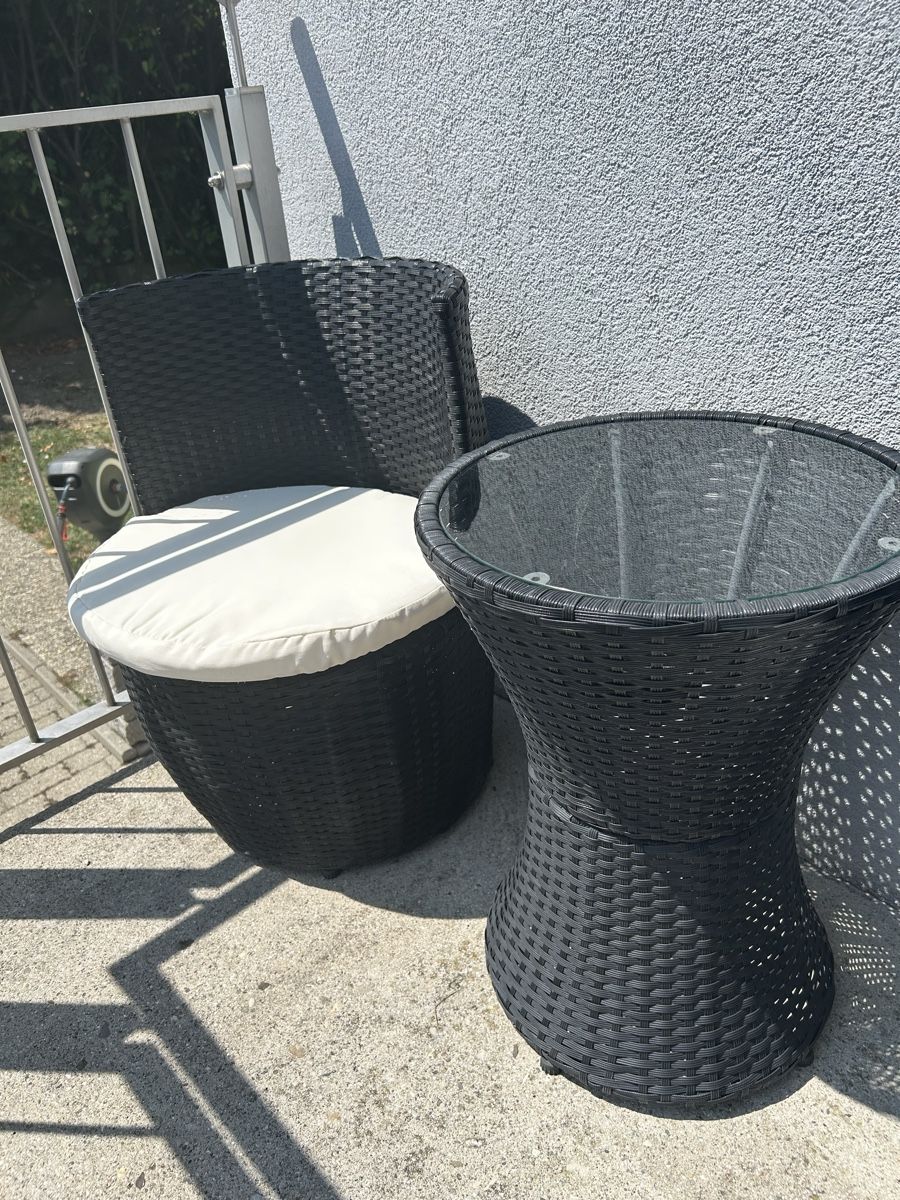 Tischset: Fauteuils et table de balcon jardin – Gebraucht aus Perroy von MR6. 1