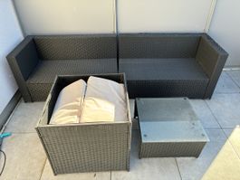 Rattan Lounge mit Kissen