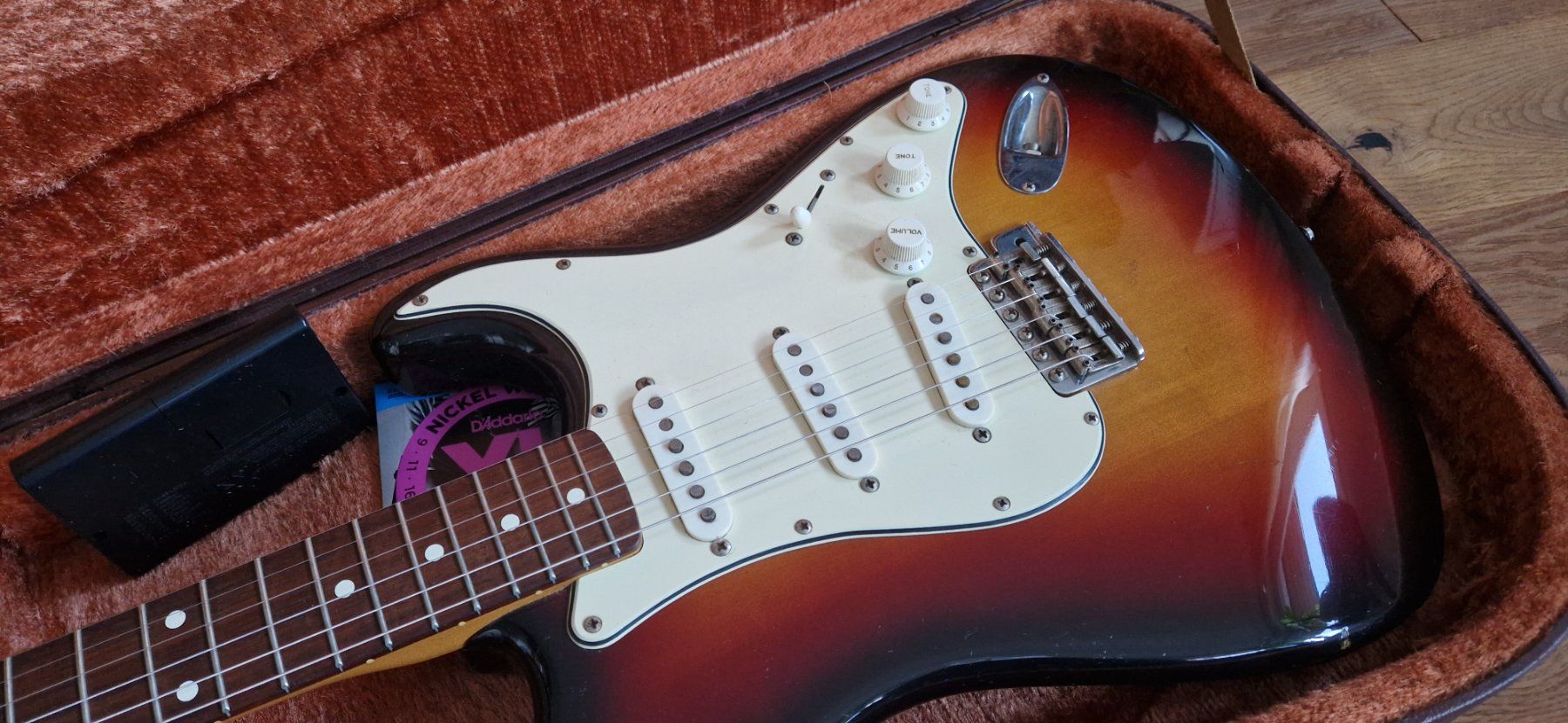 Fender Musikinstrumente: Fender Stratocaster JV22992 (1982-1984) – Gebraucht aus Gwatt (Thun) von Hugohabicht101 1