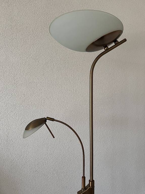 Lampade: 2 Standleuchten aus Messing, dimmbar – Usato da Bern venduto da Sunita 1