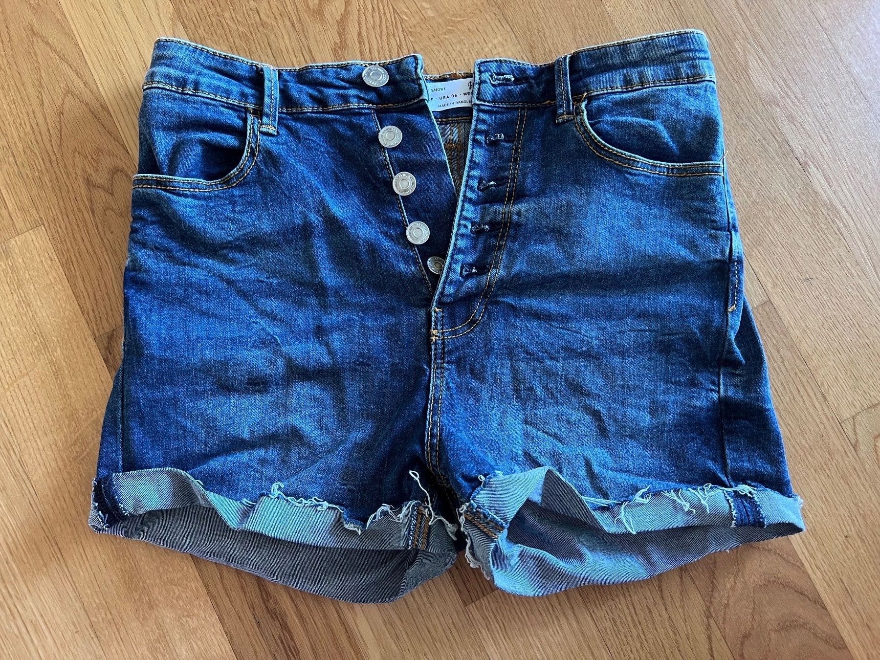 Stradivarius Jeans: Jeans Shorts Gr. M von Stradivarius – Gebraucht aus Dübendorf von karim1409