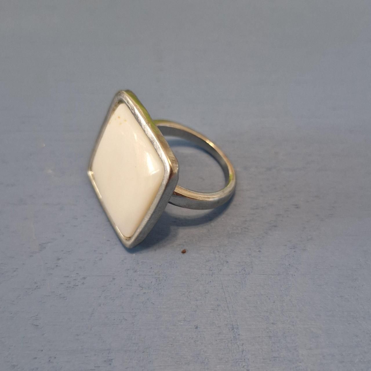 Bagues: bague carrée blanche – D'occasion à Neuchâtel par yas_zdb7 1