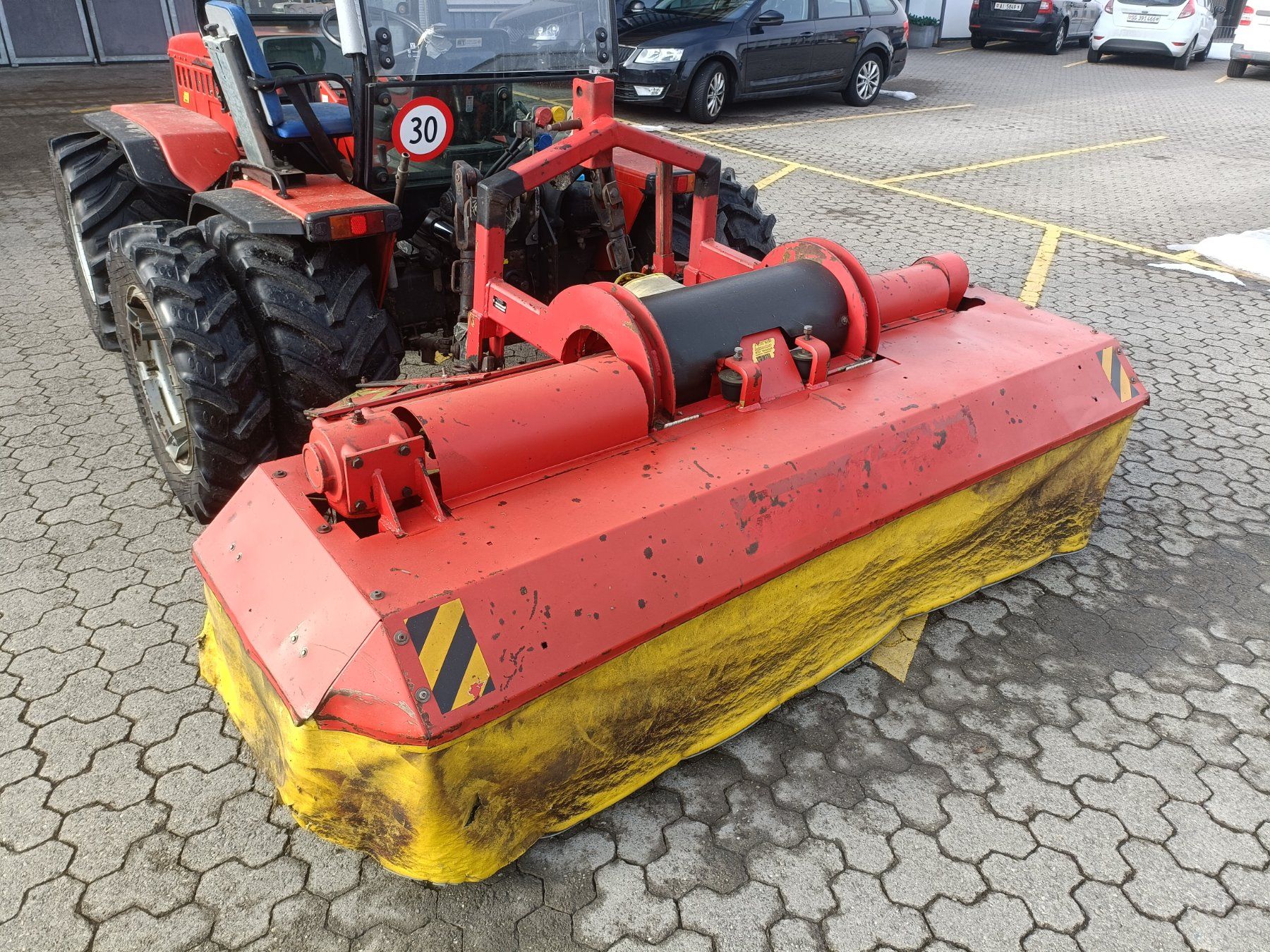Tutte le macchine: Frontscheibenmähwerk Knüsel Blitz 260 E – Usato da Appenzell venduto da surum 1