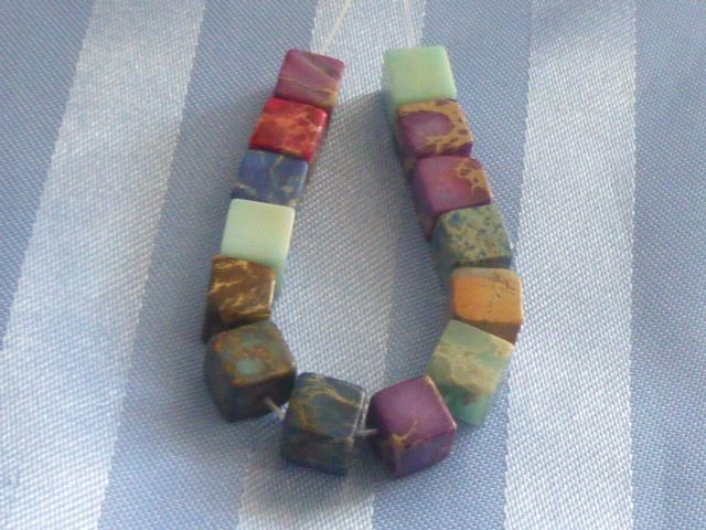 Perle (finte): 14 bunte Jaspis Perlen – Nuovo (secondo la descrizione) da Hinwil venduto da Glasperlen
