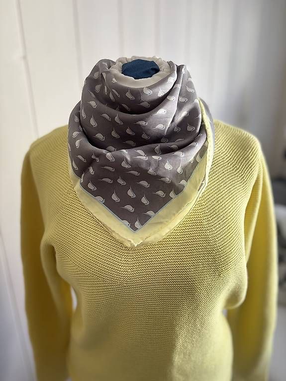 Foulard & Sciarpe: Halstuch mit Vogelmuster grau/gelb  – Usato da Hemberg venduto da mel_p76n