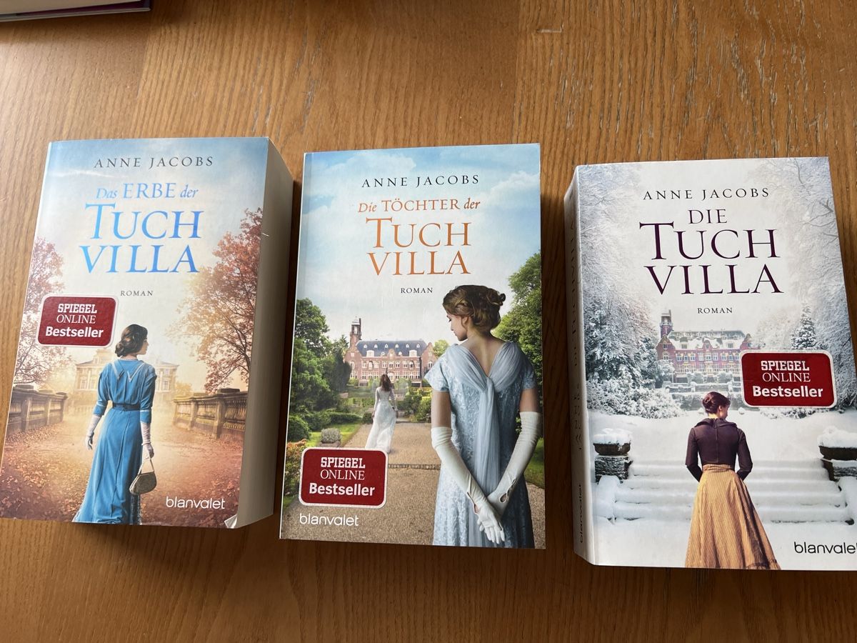 Libri: Anne Jacobs Die Tuchvilla Trilogie 3 Romane im Bundle – Usato da Ruggell venduto da Malbuntiger01