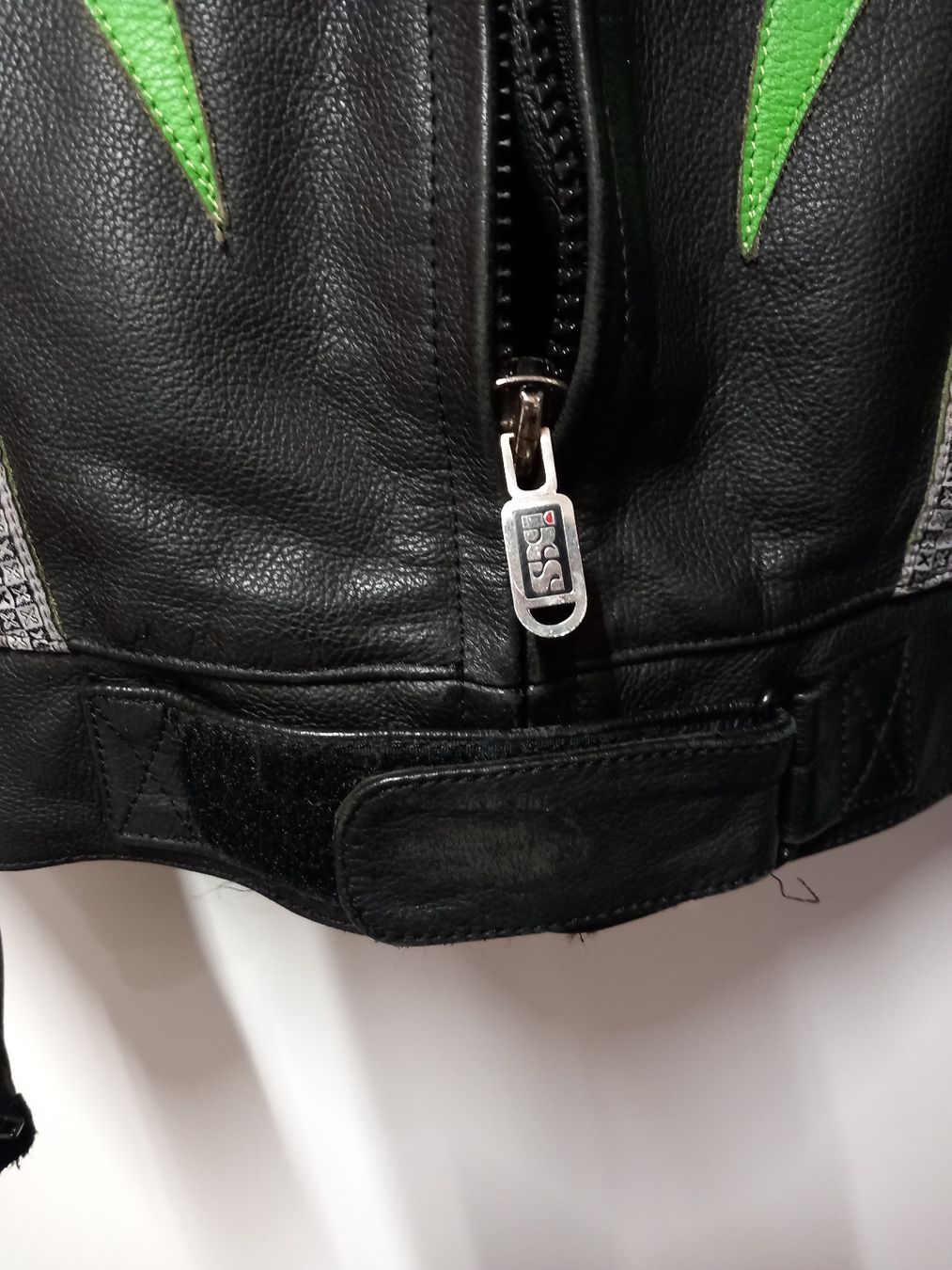 IXS Giacche: IXS Motorradjacke Leder Damen Gr.42 – Usato da Gwatt (Thun) venduto da umwelt-brocki 3