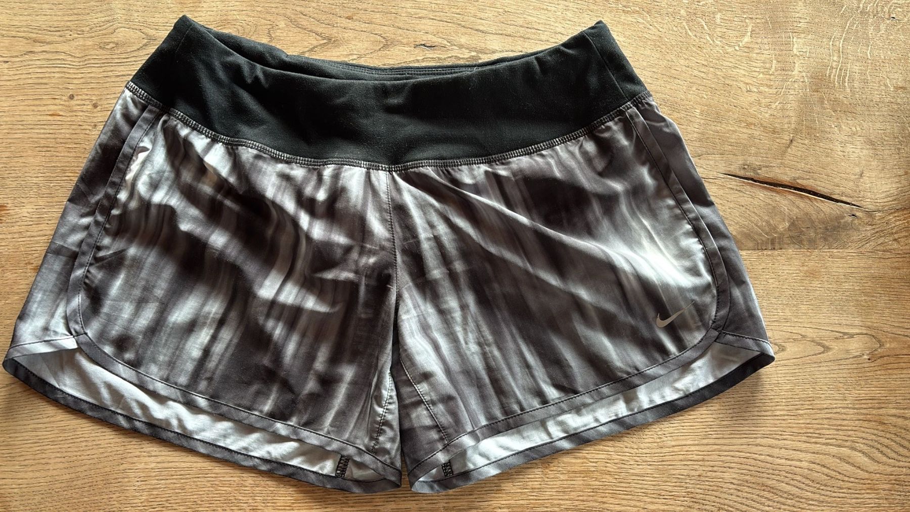 Nike Lotti di vestiti: Short Nike taille M – Usato da Matran venduto da BeMaLe