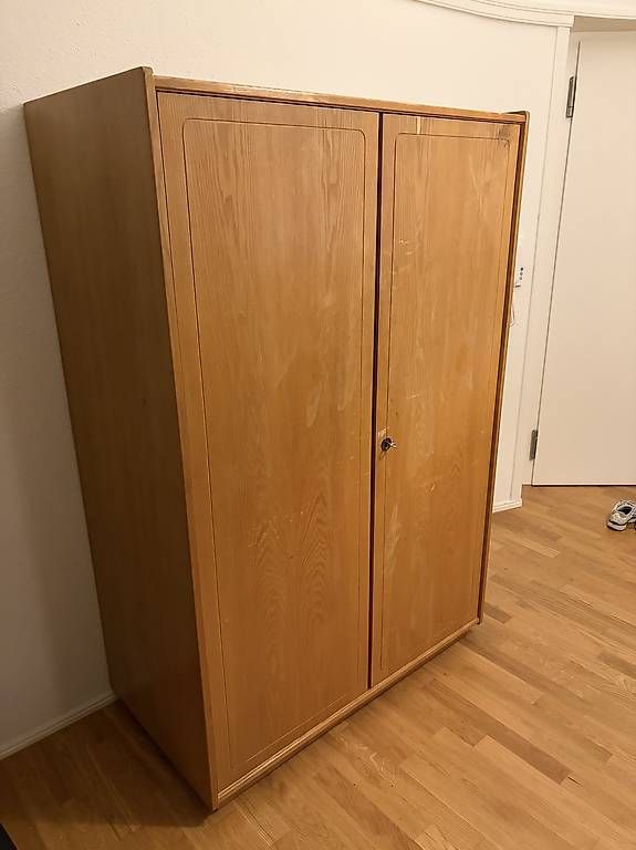 Armadi: Schrank – Usato da Therwil venduto da Mrleenii 2