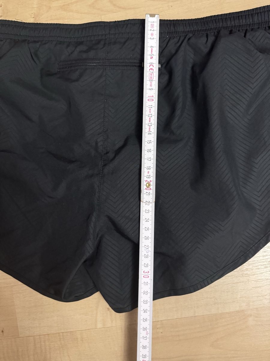 Nike Pantaloni: Nike dry fit Shorts running  – Usato da Obfelden venduto da cesarina10 5