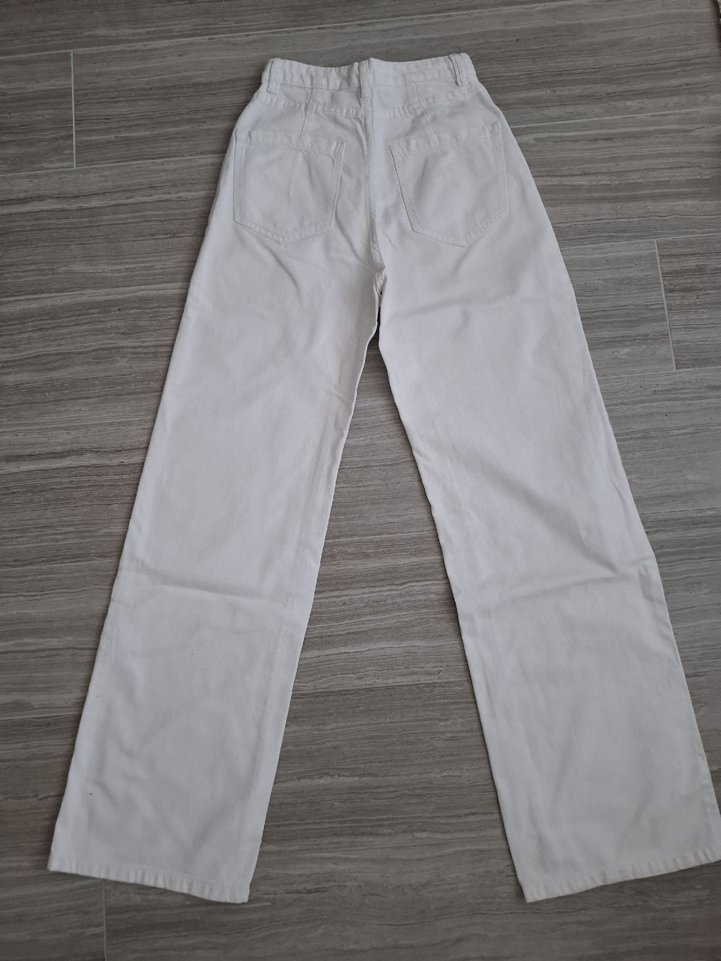 Bershka Jeans: jeans blanc taille haute 36 – Usato da Ecublens FR venduto da ame_y8tq 1