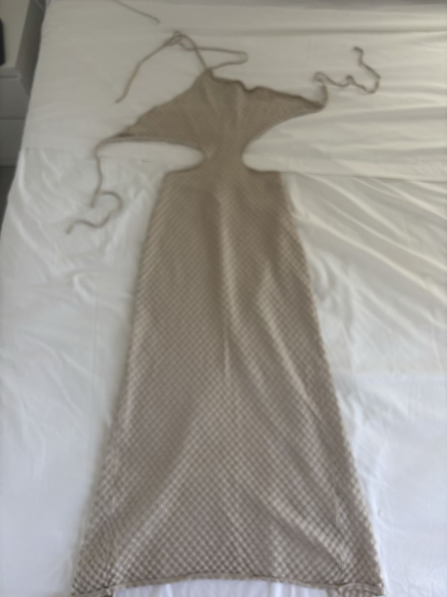 Bershka Kleider: Maxikleid BERSHKA beige/gold – Neu (gemäss Beschreibung) aus Kehrsatz von ale_zpc6