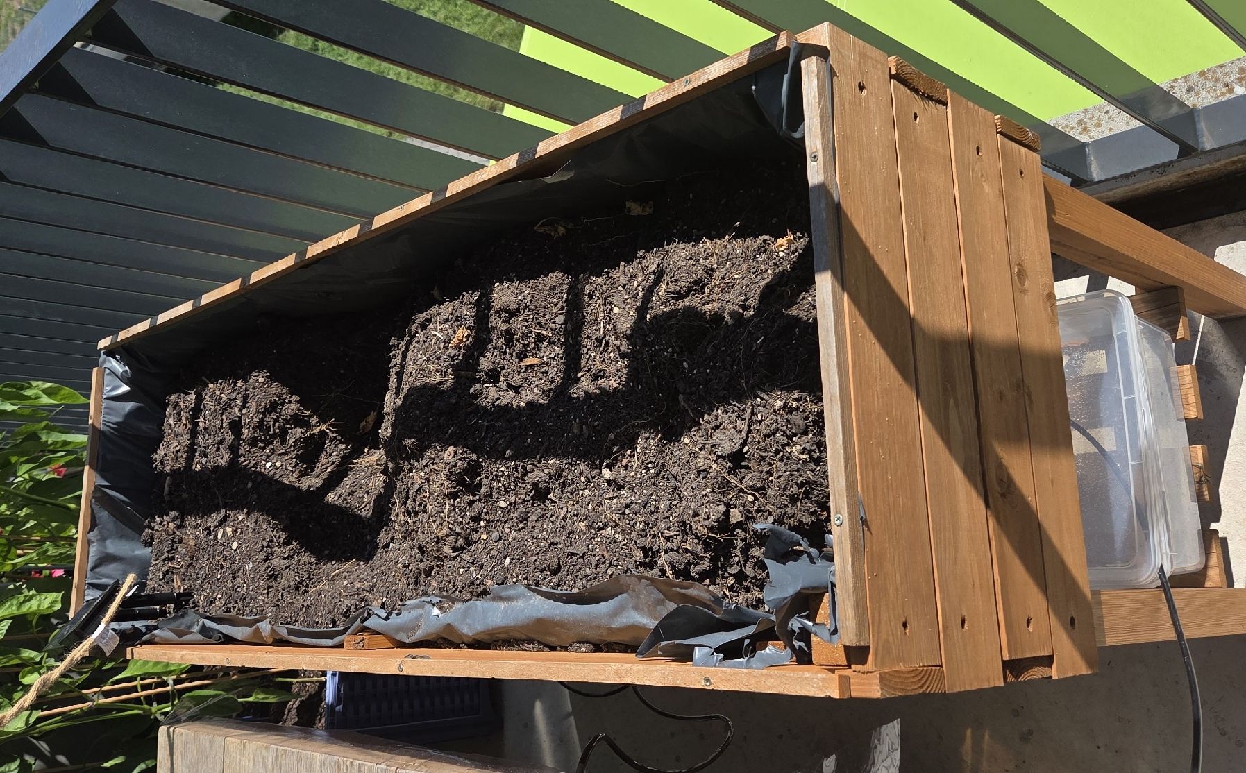 Pots de fleurs: Holz Hochbeet gebraucht – D'occasion à Dällikon par Larif96