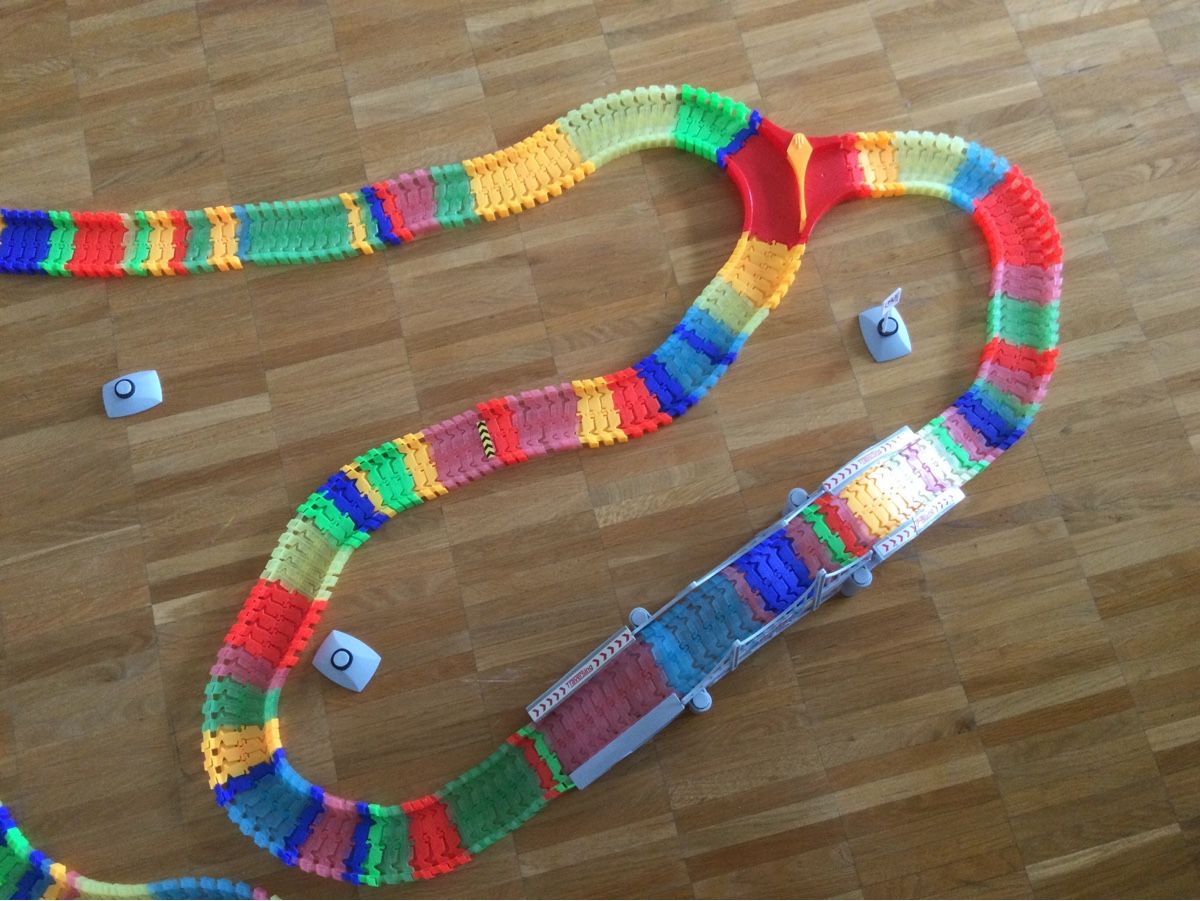 Piste: Kinder Spielzeug Cobra Racing Track – Usato da Zürich venduto da ShadowVorlon 4